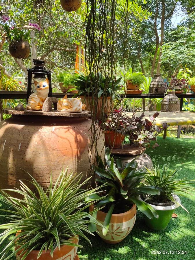 Appartamento Farm Madame Fleur Petchaburi Esterno foto
