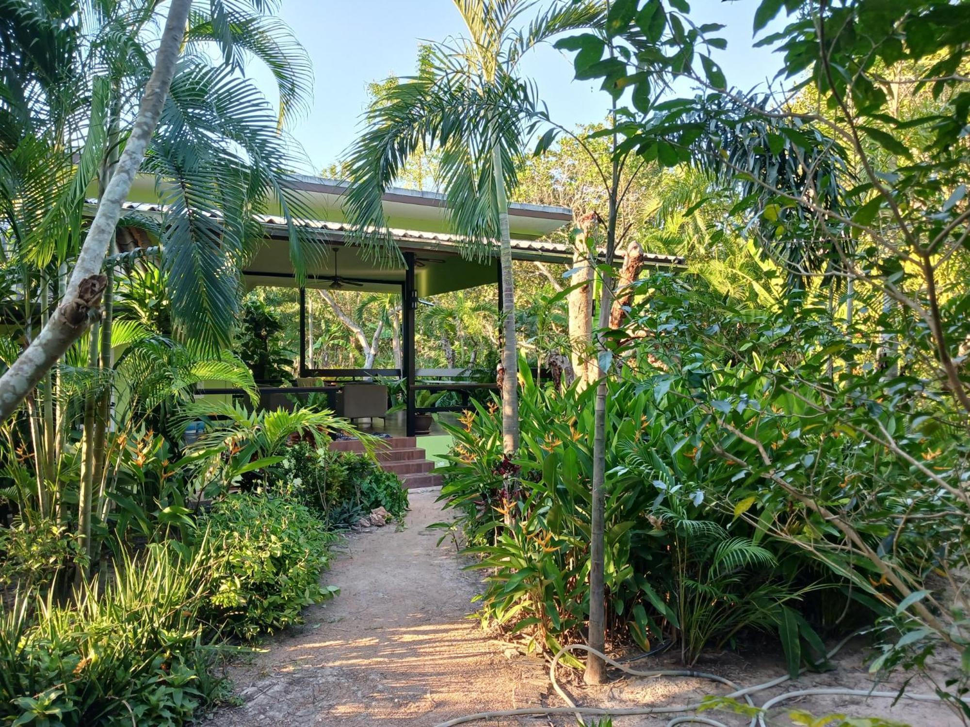 Appartamento Farm Madame Fleur Petchaburi Esterno foto