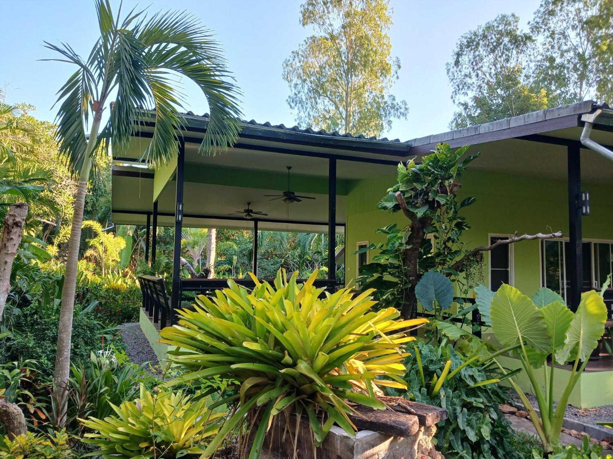 Appartamento Farm Madame Fleur Petchaburi Esterno foto